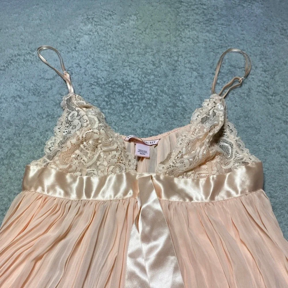 Victoria's Secret Womens M Babydoll Set Pleated Lace Peach 2pc Lingerie NWOT